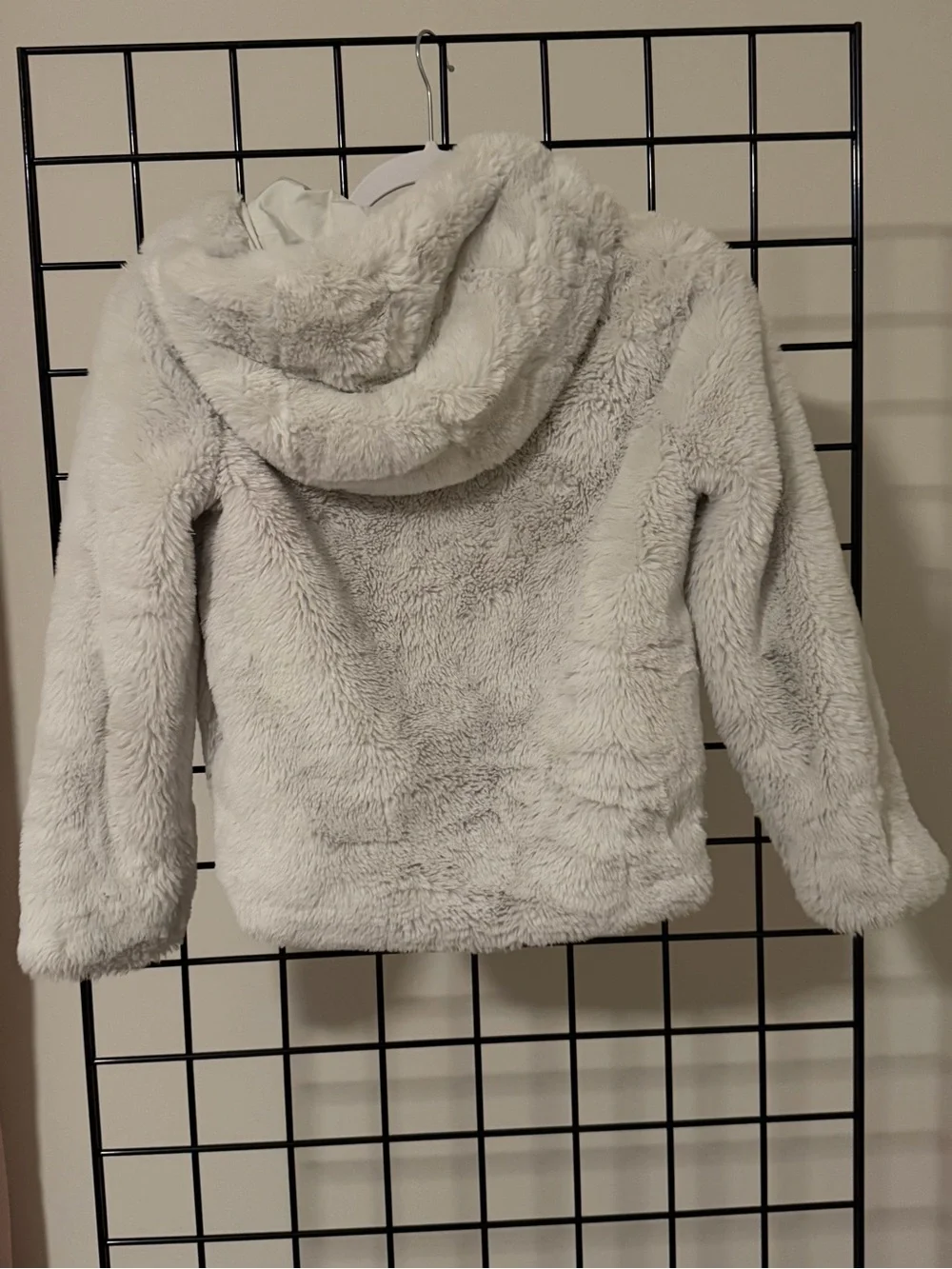 Under Armour Kids Plush Faux Fur Hooded Puffer Jacket in Light Gray